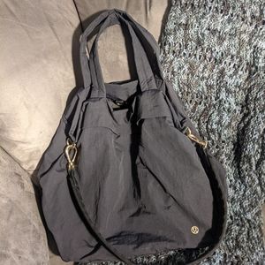 Lululemon duffle bag, like new.